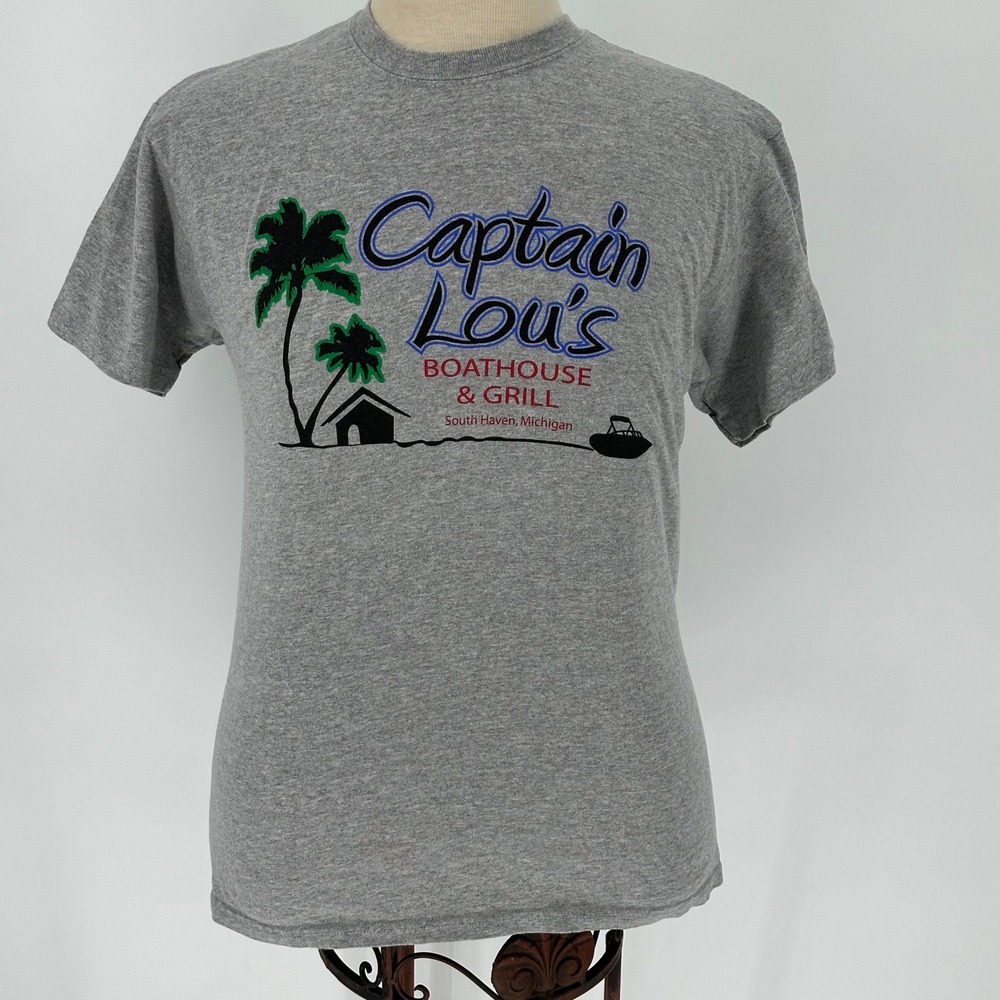 Captain Lou's Boathouse Grill Retro Medium South Haven Michigan Graphic‎ T Shirt